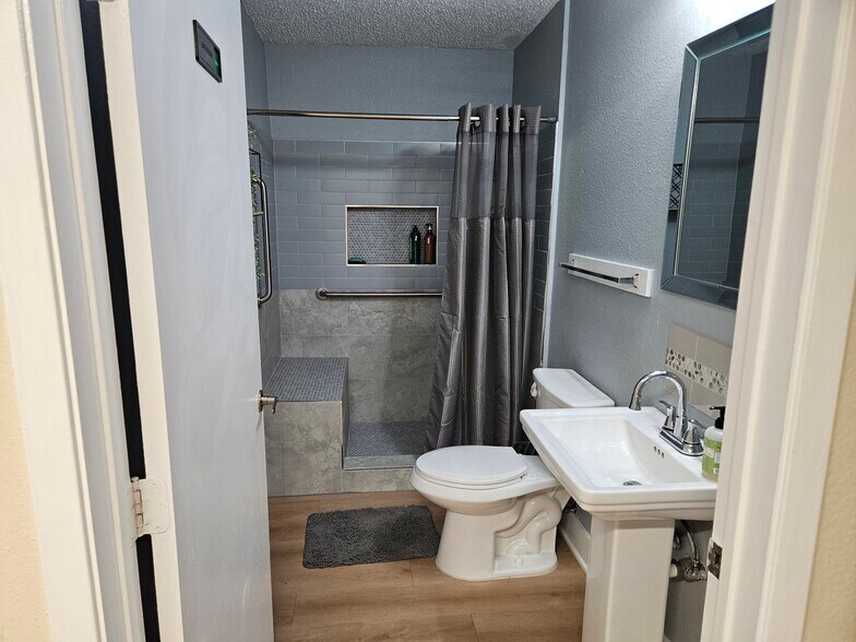 More Photos Of 1710 N McDonald St, McKinney Assisted Living For Sale