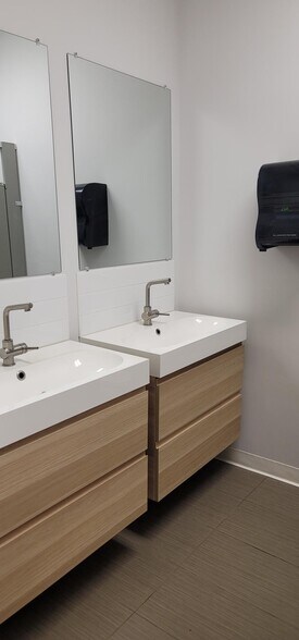 More Photos Of 1185 Franklin Blvd, Cambridge Warehouse For Lease