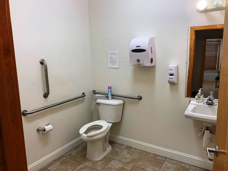 More Photos Of 622 S New York Rd, Galloway Storefront Retail Office For Lease