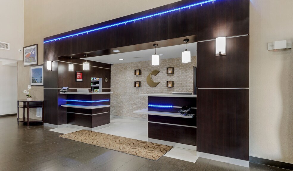 More Photos Of 810 Interstate 35 N, Waco Hotel For Sale