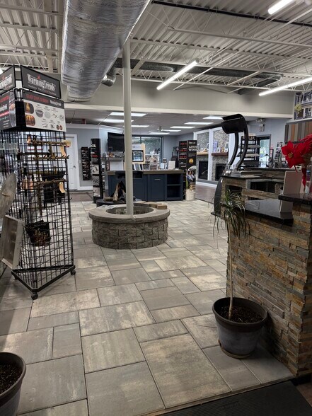 More Photos Of 571 Broad St, New London Freestanding For Lease