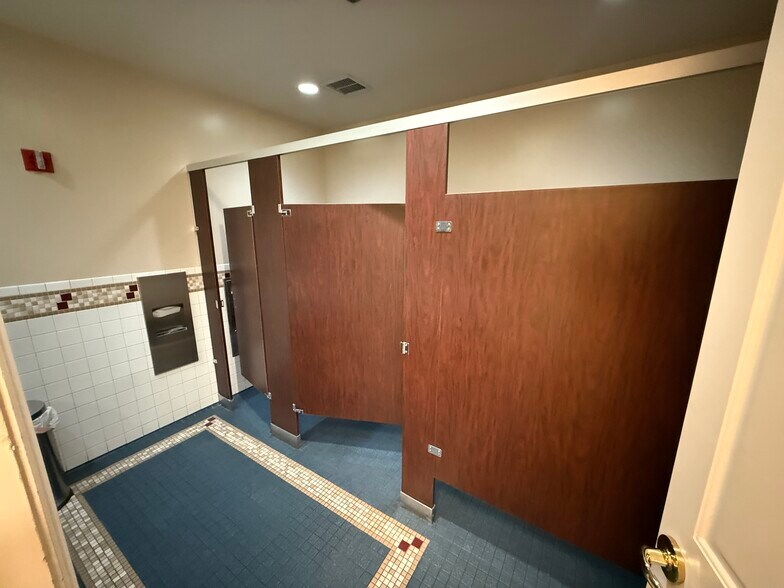 More Photos Of 7400 Sahara Ave, Las Vegas Office For Sale