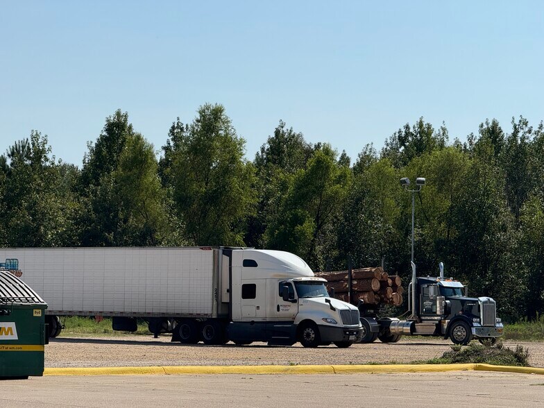 More Photos Of 407 Highway 27 Byp, Nashville Service Station For Sale