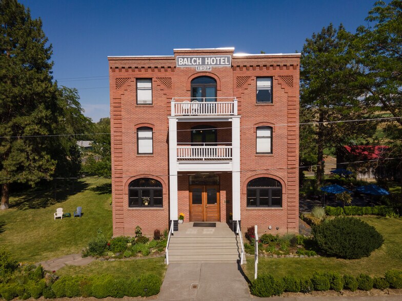 More Photos Of 40 SE Heimrich St, Dufur Hotel For Sale