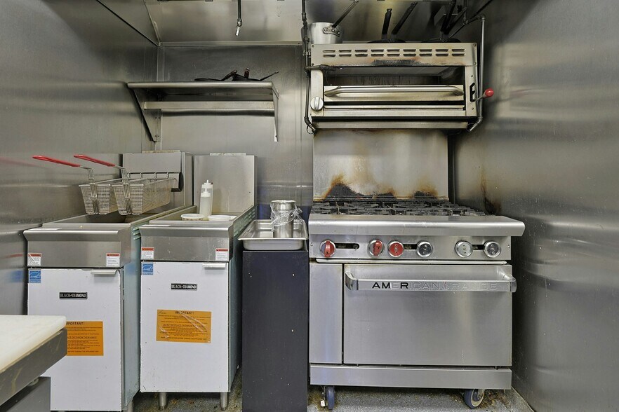 More Photos Of 50 Lafayette Ave, Suffern Freestanding For Sale