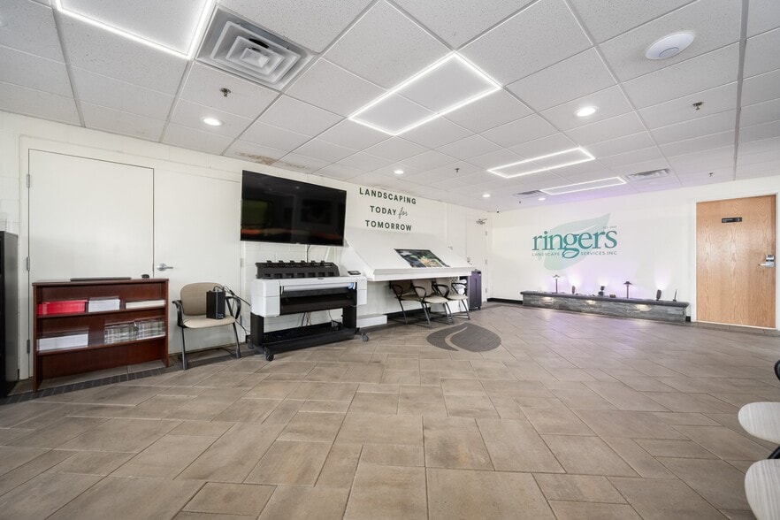 More Photos Of 2101 Route 176, Prairie Grove Showroom For Sale