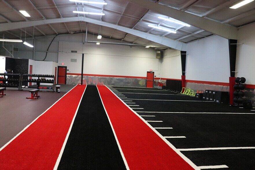 More Photos Of 1127 Front Ave SW, New Philadelphia Freestanding For Sale