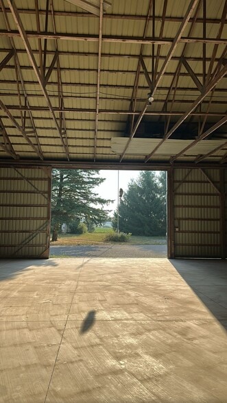 Primary Photo Of 7076 N 5th Side Rd, Innisfil Warehouse For Lease