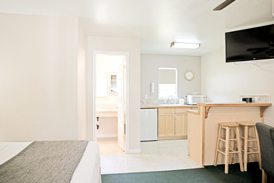 More Photos Of 816 W Main St, Grass Valley Hotel For Sale