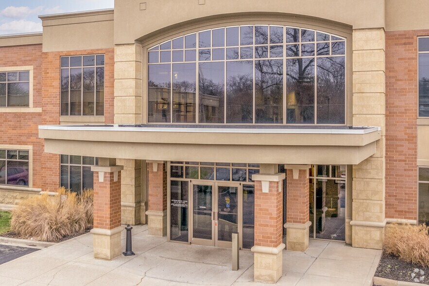 More Photos Of 8250 Kenwood Crossing Way, Cincinnati Medical For Lease