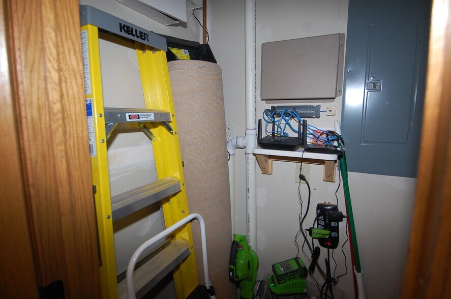 More Photos Of 217 8th Ave, Wellman Medical For Lease