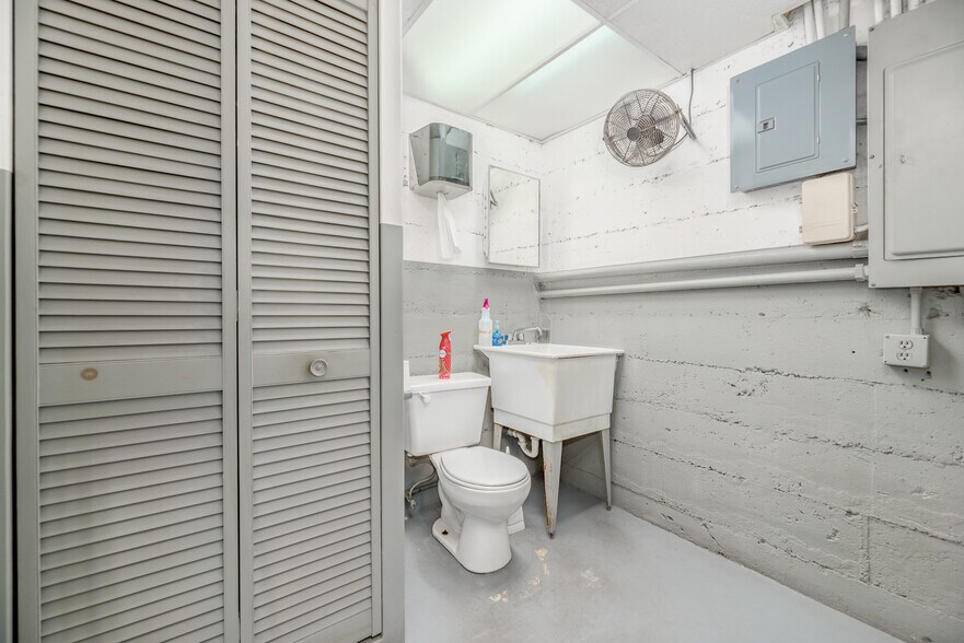 More Photos Of 101 SW Ocean Blvd, Stuart Warehouse For Sale