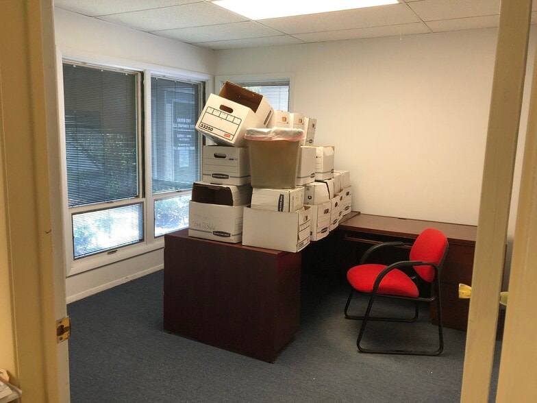 More Photos Of 170 Changebridge Rd, Montville Office For Sale