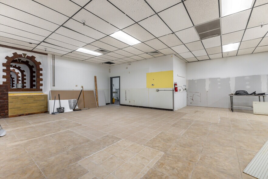 More Photos Of 128 W 8th St, Monroe General Retail For Sale