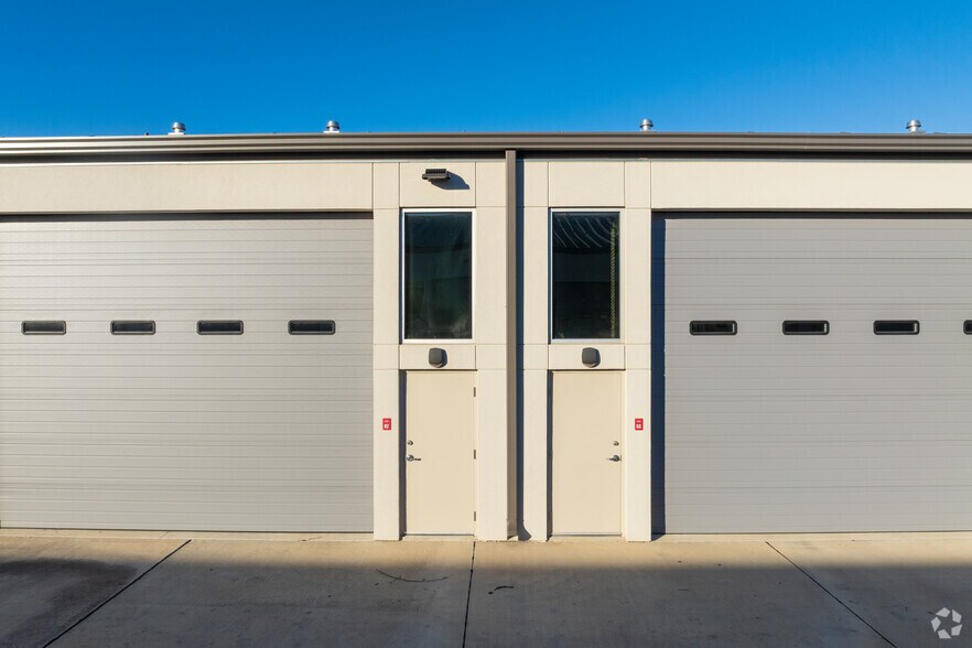 More Photos Of 1009 N RR 620, Lakeway Warehouse For Sale