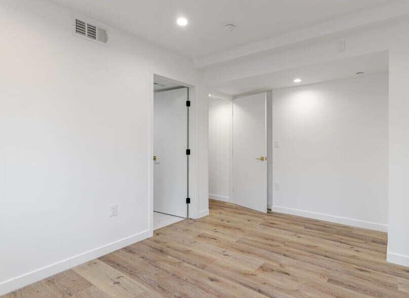 More Photos Of 10821 Hartsook St, North Hollywood Apartments For Sale