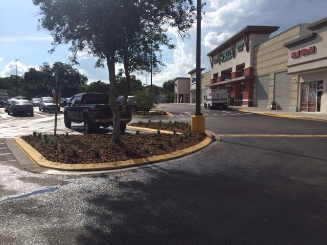 More Photos Of 3317 Lithia Pinecrest Rd, Valrico Unknown For Lease