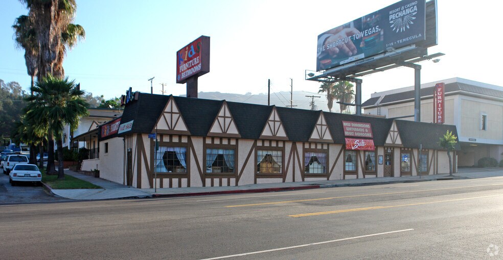 More Photos Of 2751 Colorado Blvd, Los Angeles Restaurant For Lease