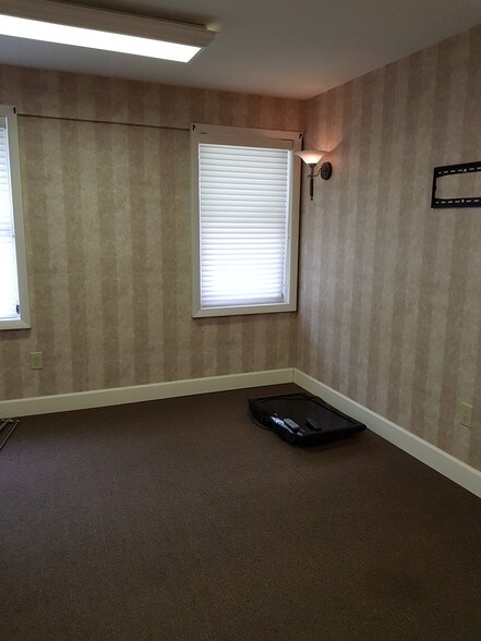 More Photos Of 864 Burdeck St, Schenectady Office For Sale