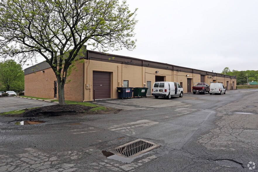 More Photos Of 200-240 Turner Industrial Way, Aston Township Light Distribution For Lease