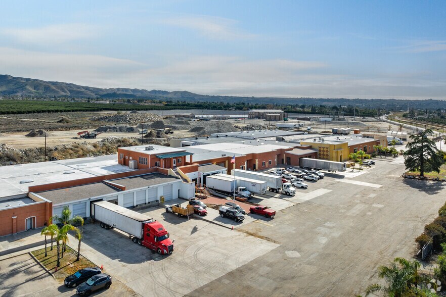 More Photos Of 9441-9477 N Opal Ave, Mentone Distribution For Lease