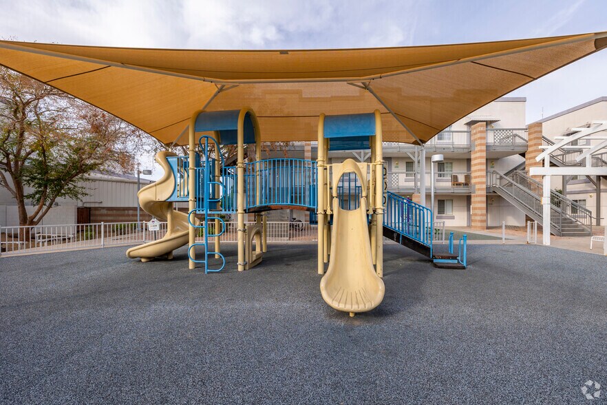 More Photos Of 2302 W Colter St, Phoenix Apartments For Lease