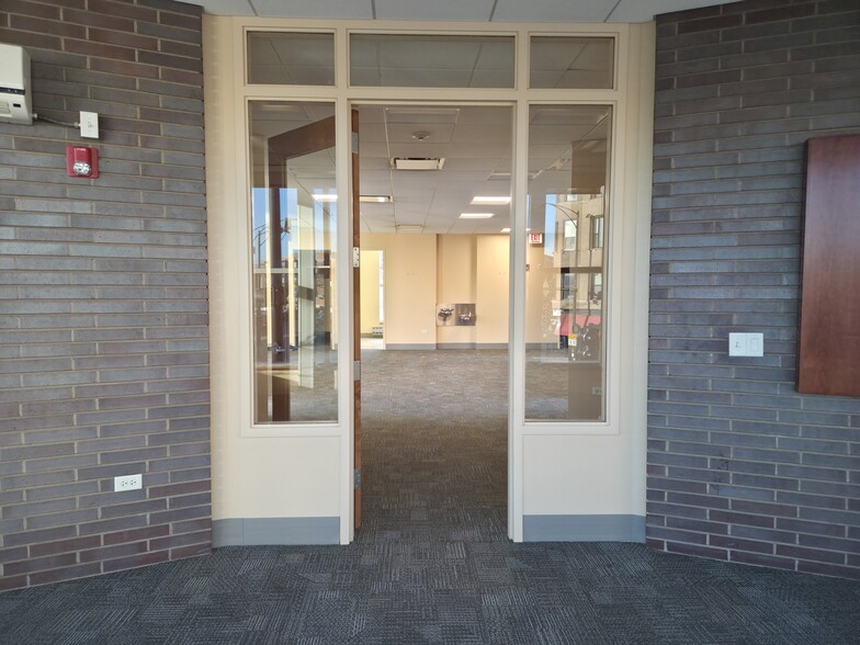 More Photos Of 1640 W Fullerton Ave, Chicago Bank For Lease