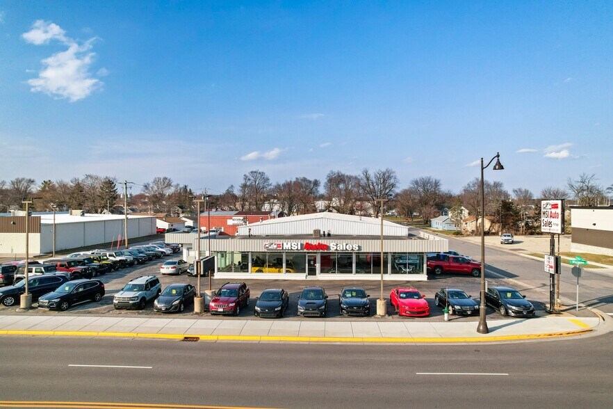 More Photos Of 515 E Wisconsin St, Portage Auto Dealership For Sale