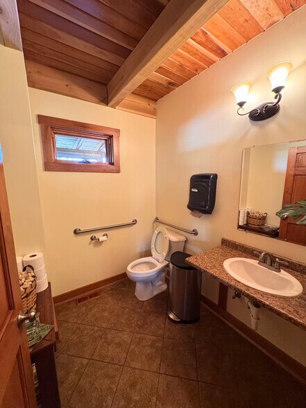 More Photos Of 401 Gilkey Ridge Rd, Shade Winery Vineyard For Sale