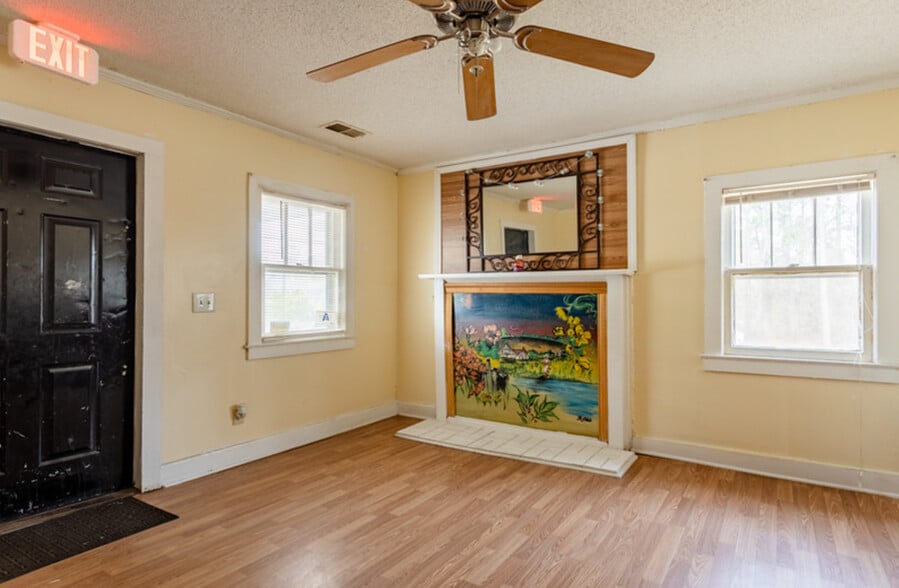 More Photos Of 1456 Dixon Rd, Elgin Assisted Living For Sale