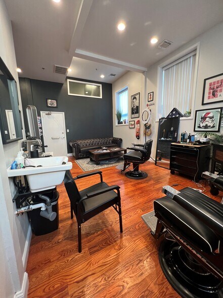 More Photos Of 10-14 Wilsey Sq, Ridgewood Office For Lease