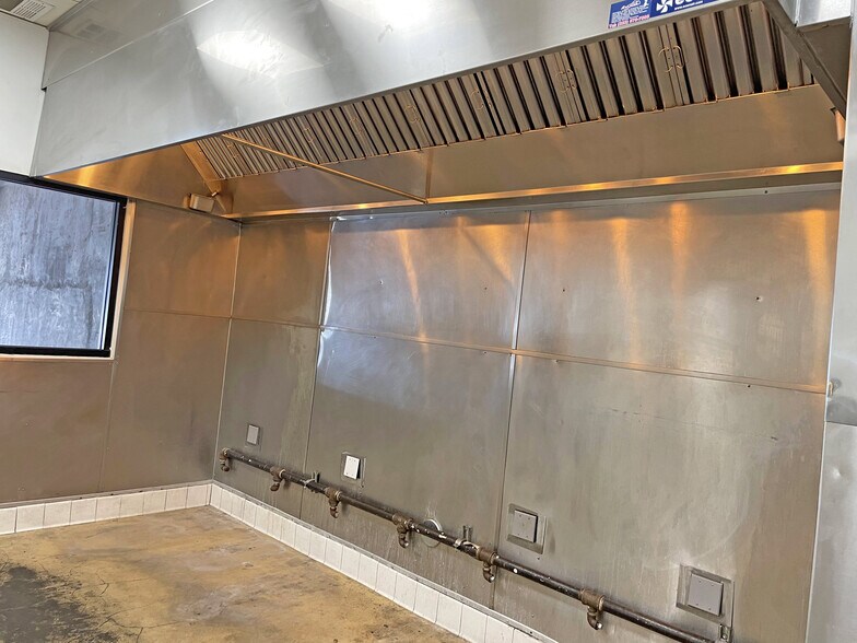 More Photos Of 11919-11923 Ventura Blvd, Studio City Restaurant For Lease