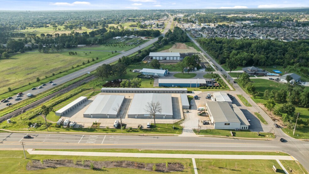 More Photos Of 753 W Pleasant Grove Rd, Rogers Self Storage For Sale