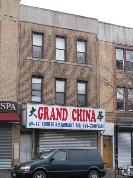 More Photos Of 69-42 Grand Ave, Flushing Storefront Retail Residential For Lease