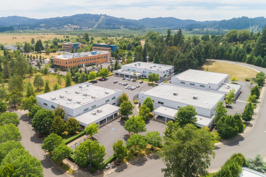 More Photos Of 1505 Westec Dr, Eugene Flex For Lease