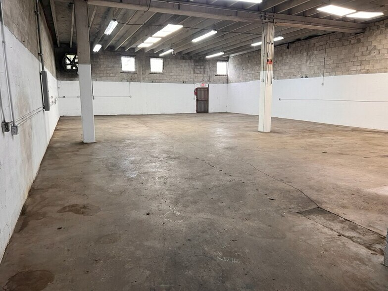 More Photos Of 400-490 SE 11th Ave, Hialeah Warehouse For Lease