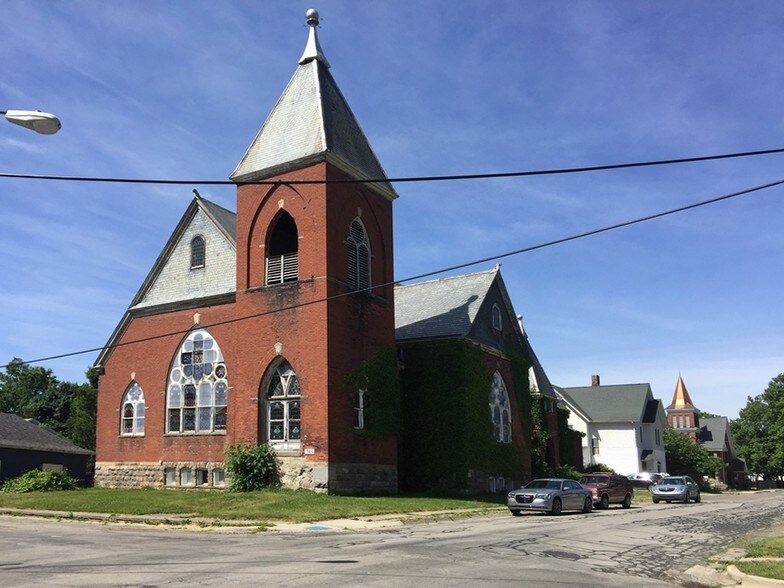 Primary Photo Of 349 N Monroe St, Lapeer Religious Facility For Sale