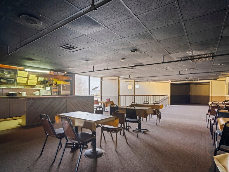 More Photos Of 1508 SE 25th St, Oklahoma City Bar For Sale