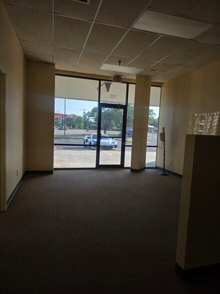 More Photos Of 1300-1336 S York St, Muskogee Storefront For Lease