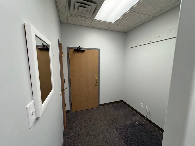 More Photos Of 6139-6143 E 91st St, Tulsa Medical For Lease