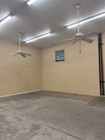 More Photos Of 8407 Pinehurst Dr, Tampa Office For Lease