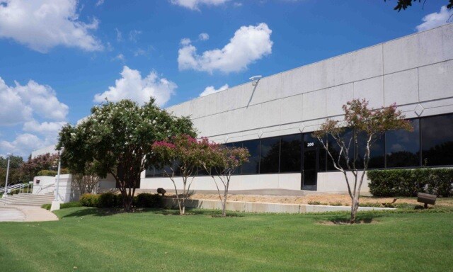 More Photos Of 3131 W Royal Ln, Irving Warehouse For Lease
