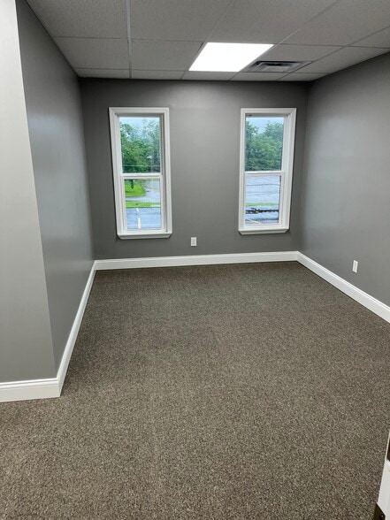 More Photos Of 7505 Sussex Dr, Florence Medical For Lease
