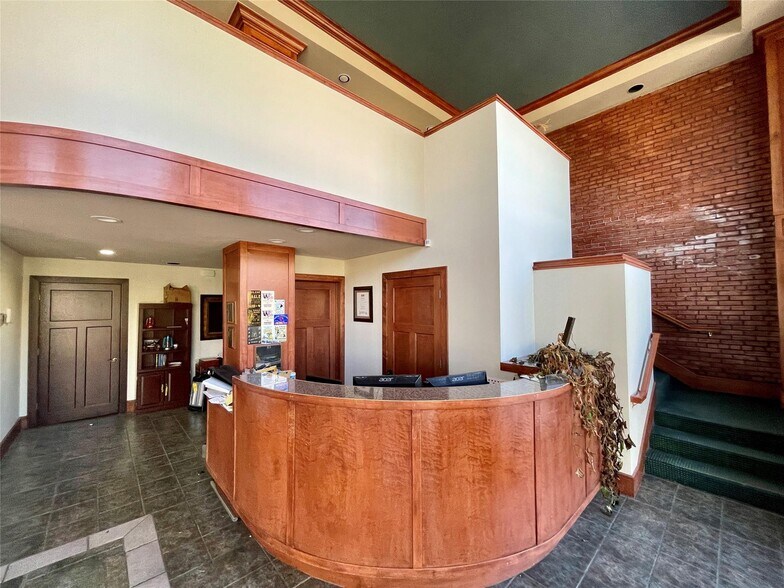 More Photos Of 901 S 1st St, Abilene Office For Lease