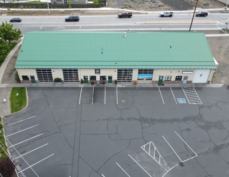 More Photos Of 1177 SE 9th St, Bend Warehouse For Sale