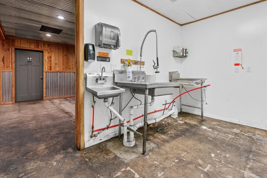 More Photos Of 453-463 S Thompson Ave, Excelsior Springs Storefront Retail Office For Sale