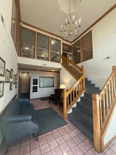 More Photos Of 121 E Broadway Blvd, Sedalia Office For Lease