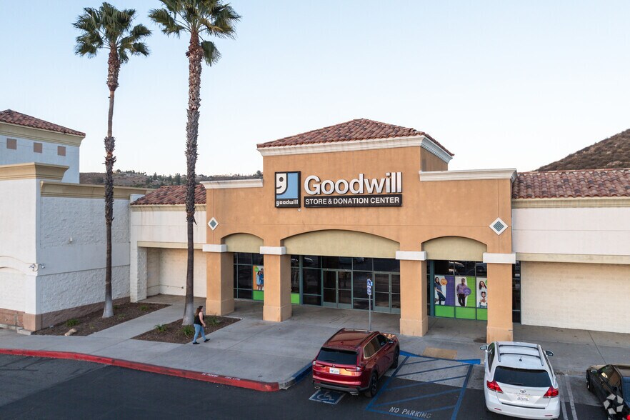 More Photos Of 31700 Grape St, Lake Elsinore Department Store For Lease
