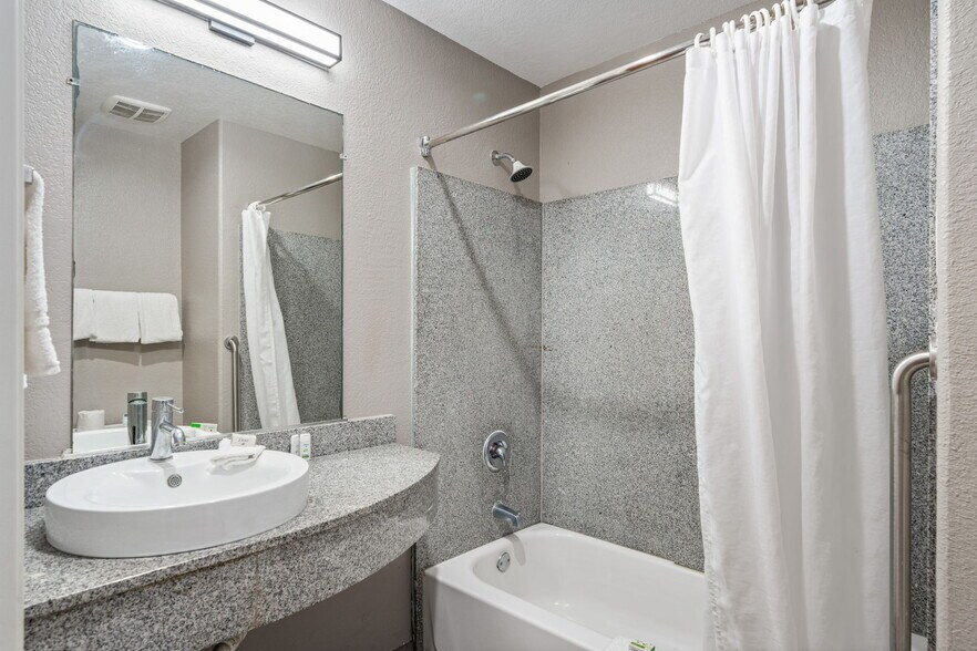 More Photos Of 126 Kenley Pl, San Antonio Hotel For Sale