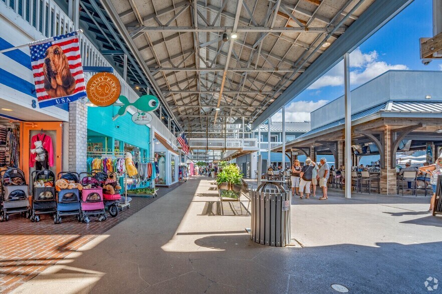 More Photos Of 1200 W Retta Esplanade, Punta Gorda Hotel For Lease